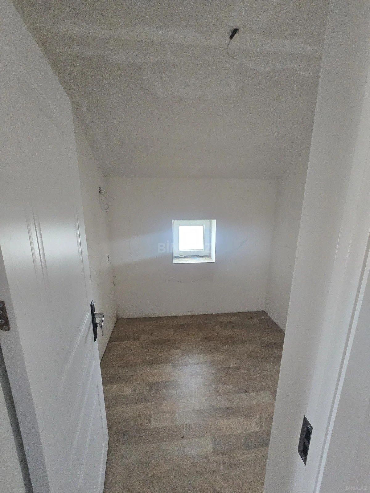Satılır 4 otaqlı həyət evi 180 m²