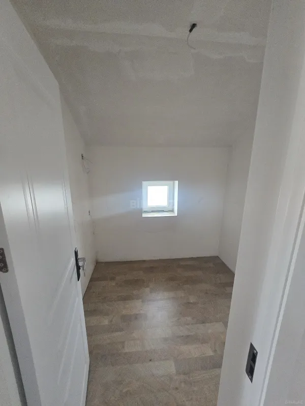 Satılır 4 otaqlı həyət evi 180 m²