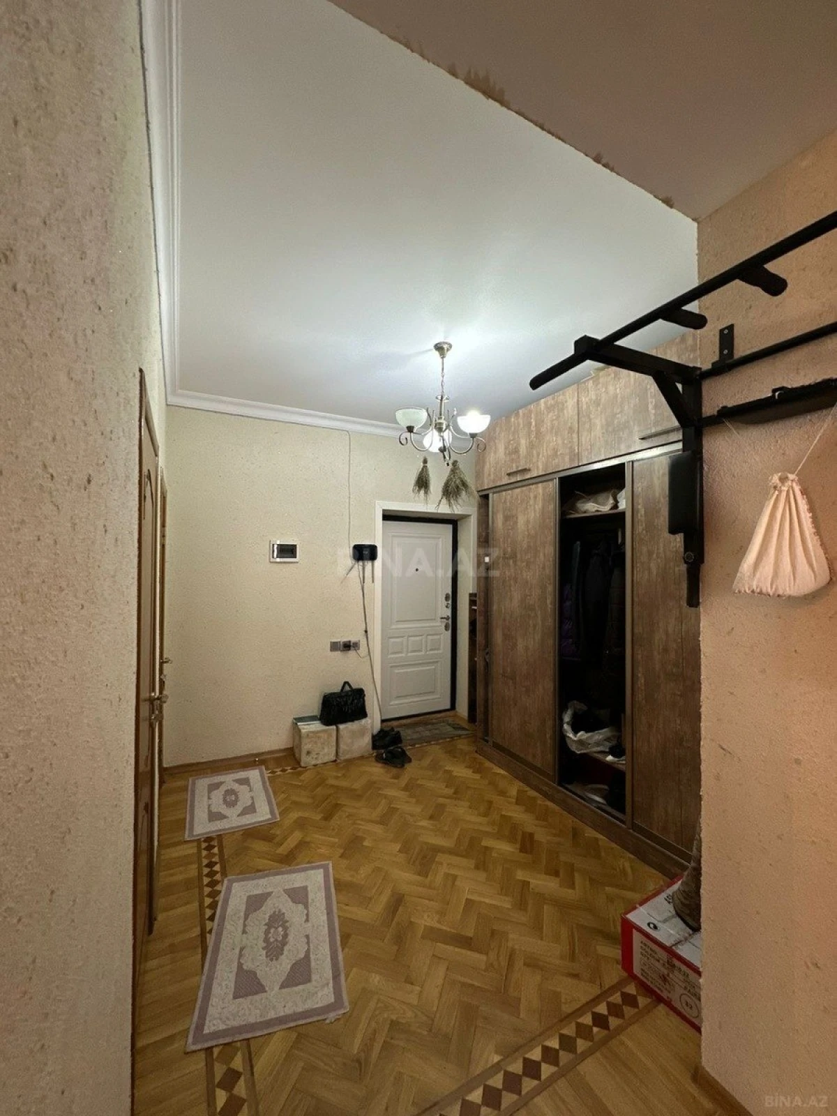 Satılır 2 otaqlı mənzil 94 m²