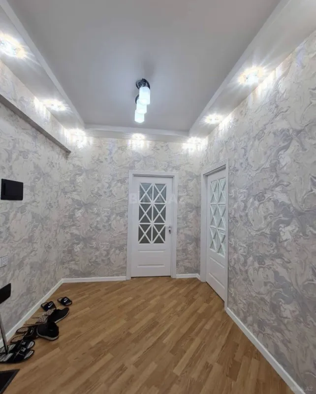 Satılır 2 otaqlı mənzil 67 m²