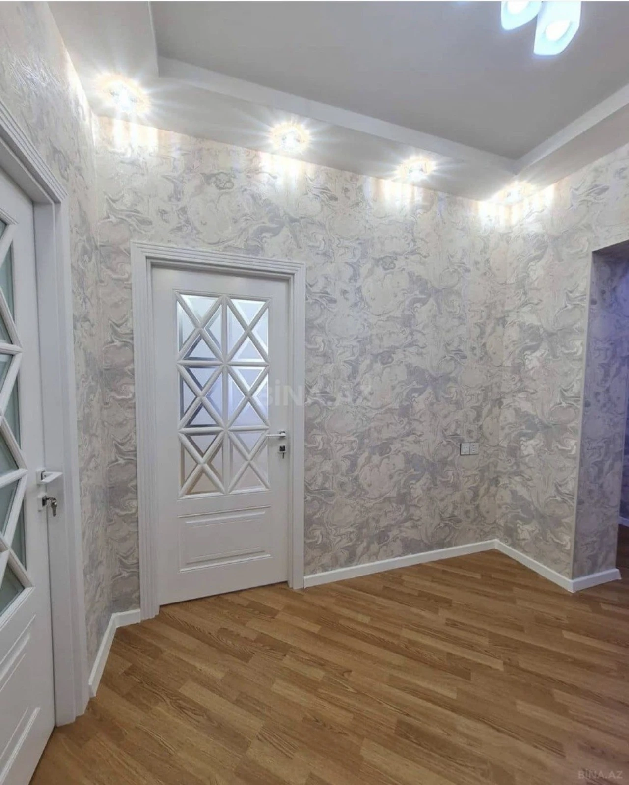 Satılır 2 otaqlı mənzil 67 m²