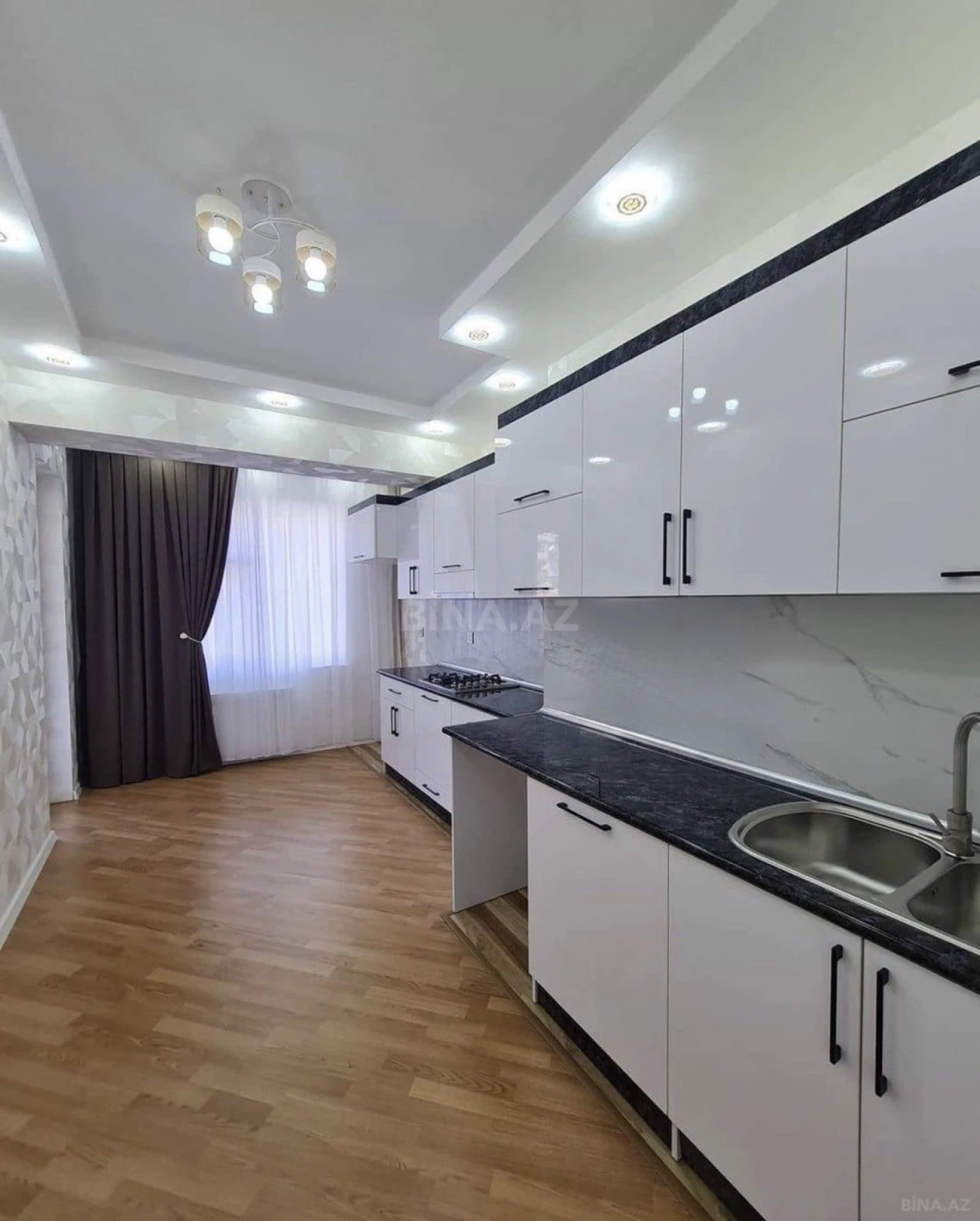 Satılır 2 otaqlı mənzil 67 m²