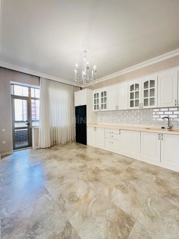 Kirayə verilir 3 otaqlı mənzil 161 m²