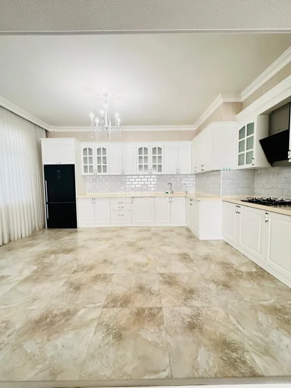 Kirayə verilir 3 otaqlı mənzil 161 m²