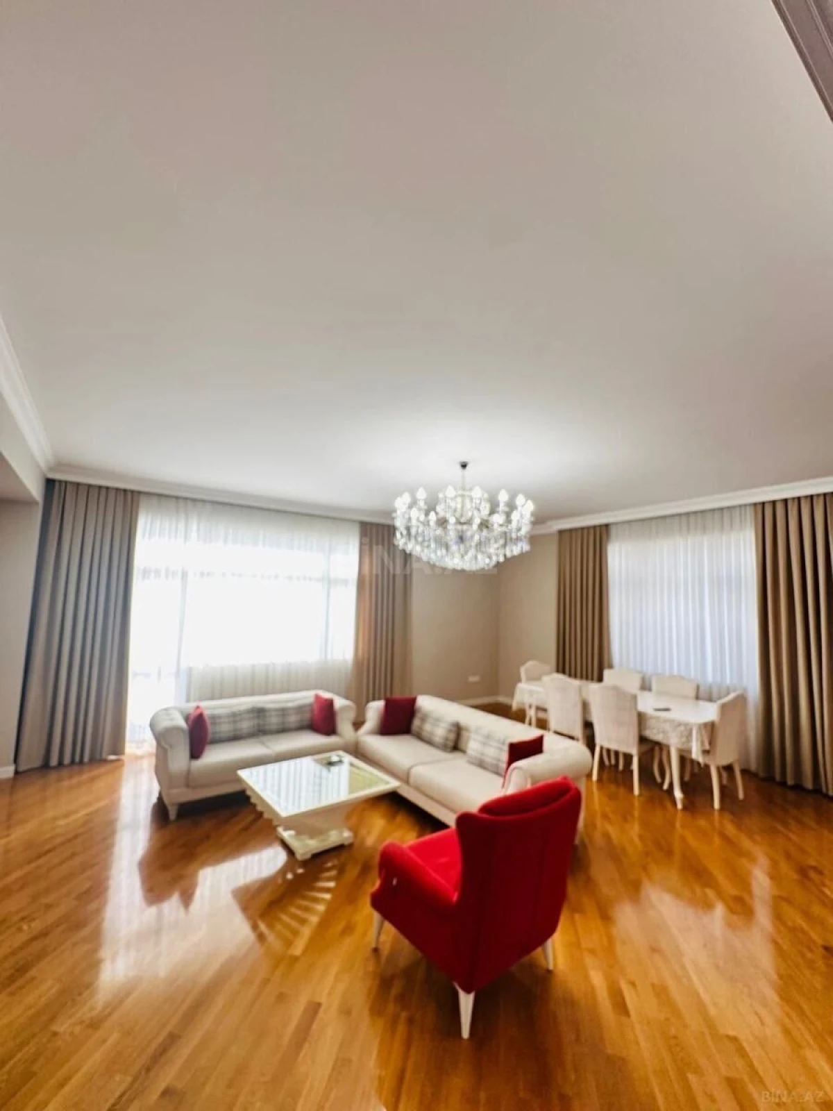 Kirayə verilir 3 otaqlı mənzil 161 m²