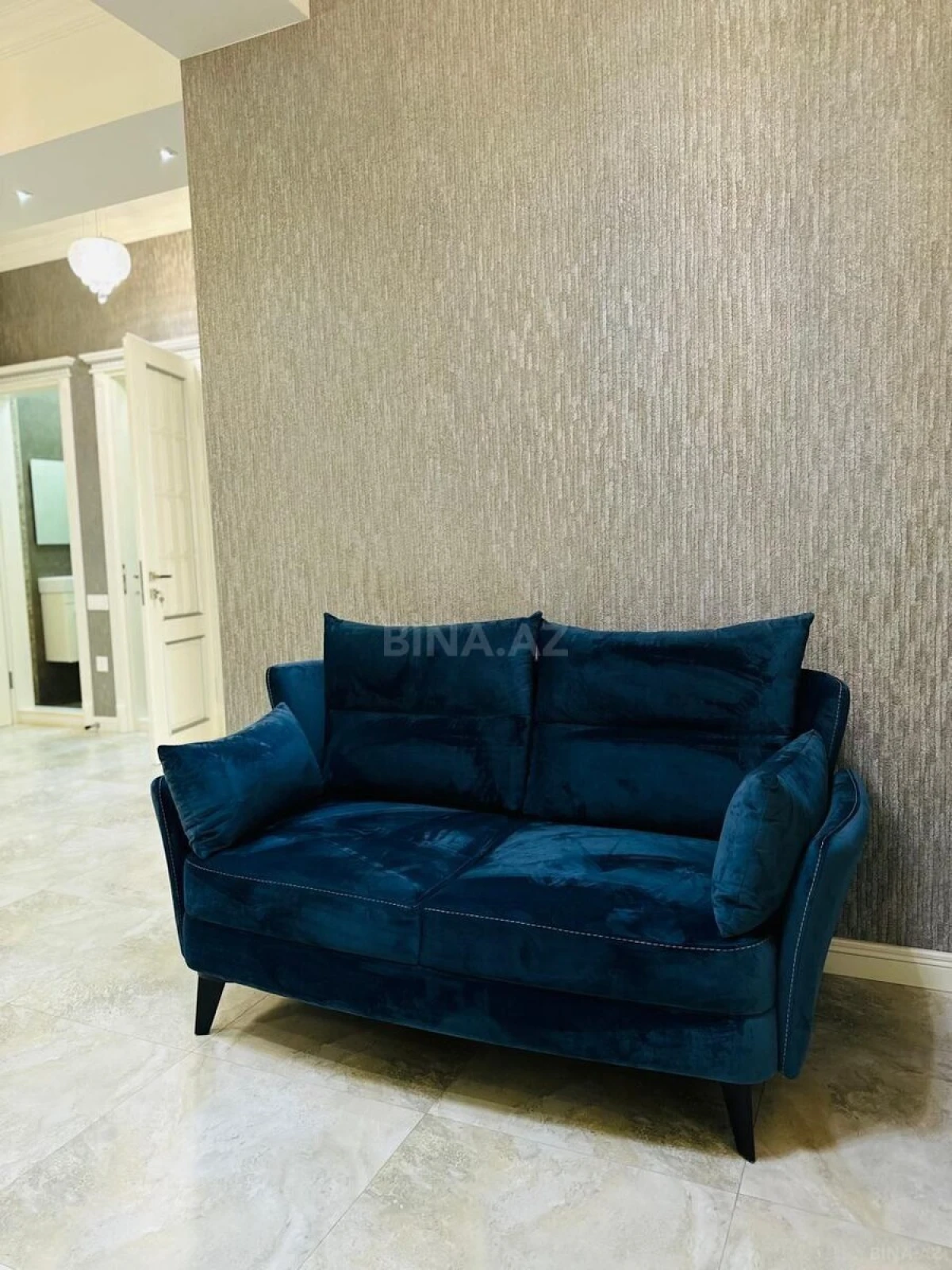 Kirayə verilir 3 otaqlı mənzil 161 m²