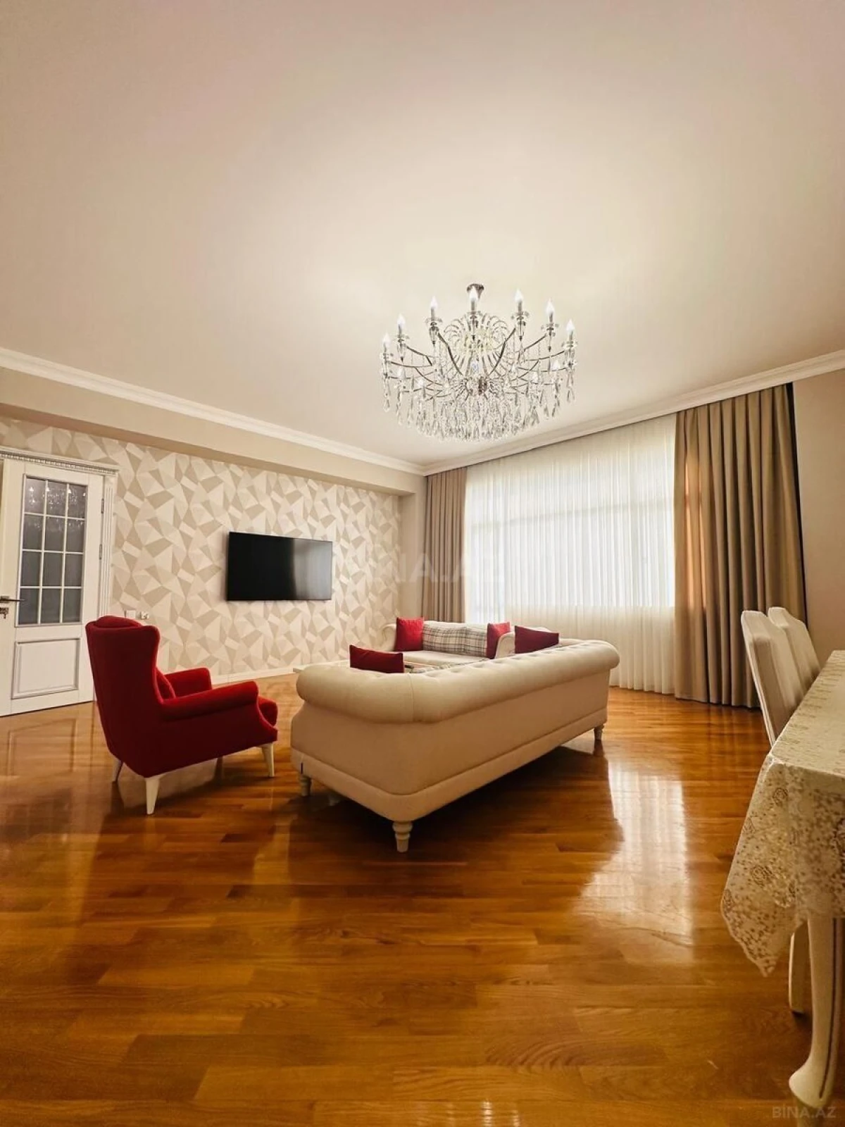 Kirayə verilir 3 otaqlı mənzil 161 m²