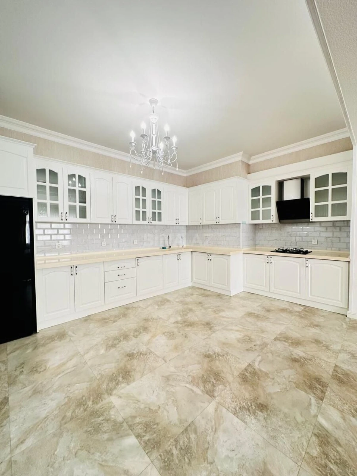 Kirayə verilir 3 otaqlı mənzil 161 m²