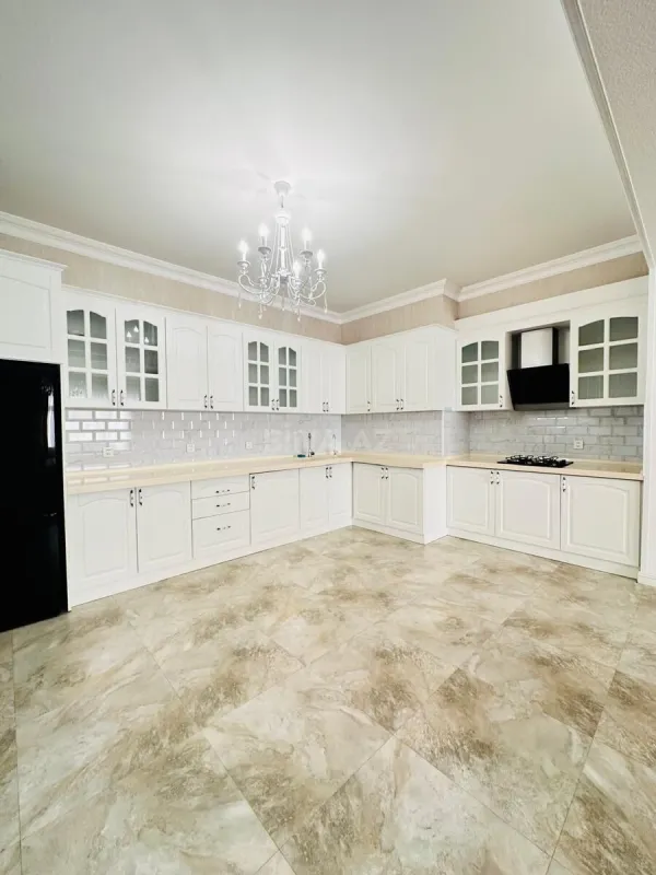 Kirayə verilir 3 otaqlı mənzil 161 m²