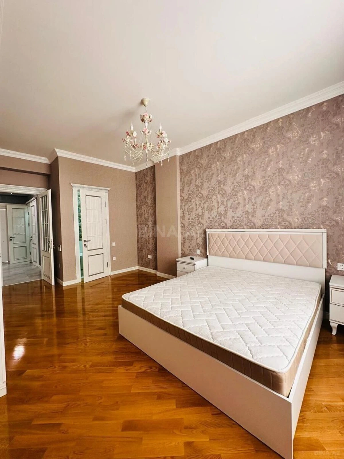 Kirayə verilir 3 otaqlı mənzil 161 m²