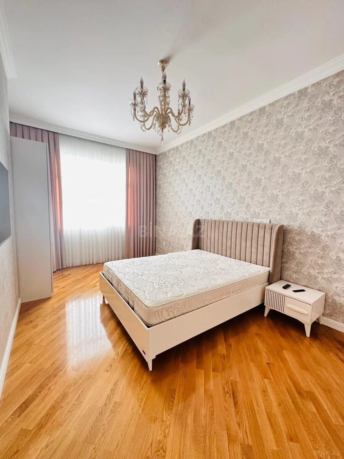 Kirayə verilir 3 otaqlı mənzil 161 m²