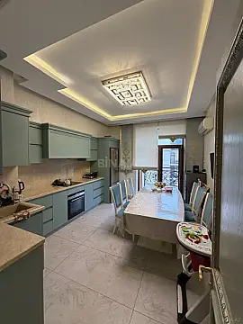 Kirayə verilir 3 otaqlı mənzil 166 m²