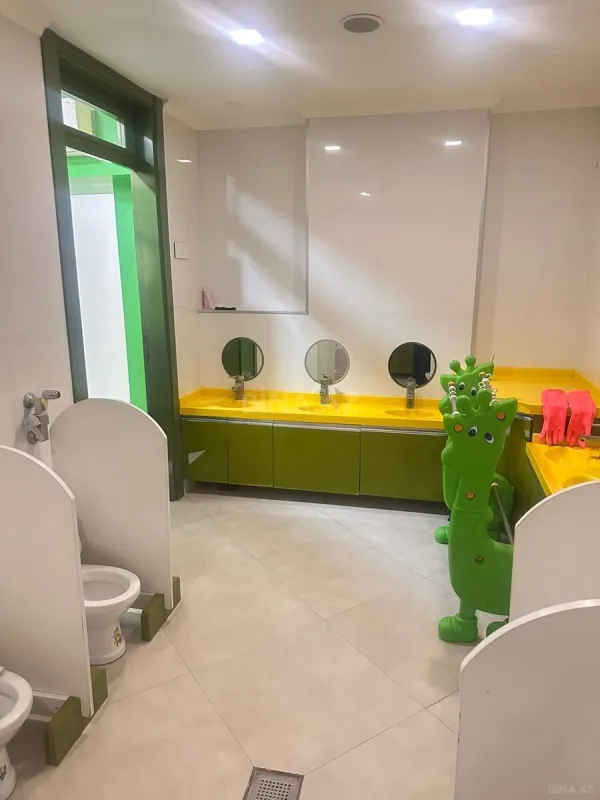 Satılır obyekt 780 m²