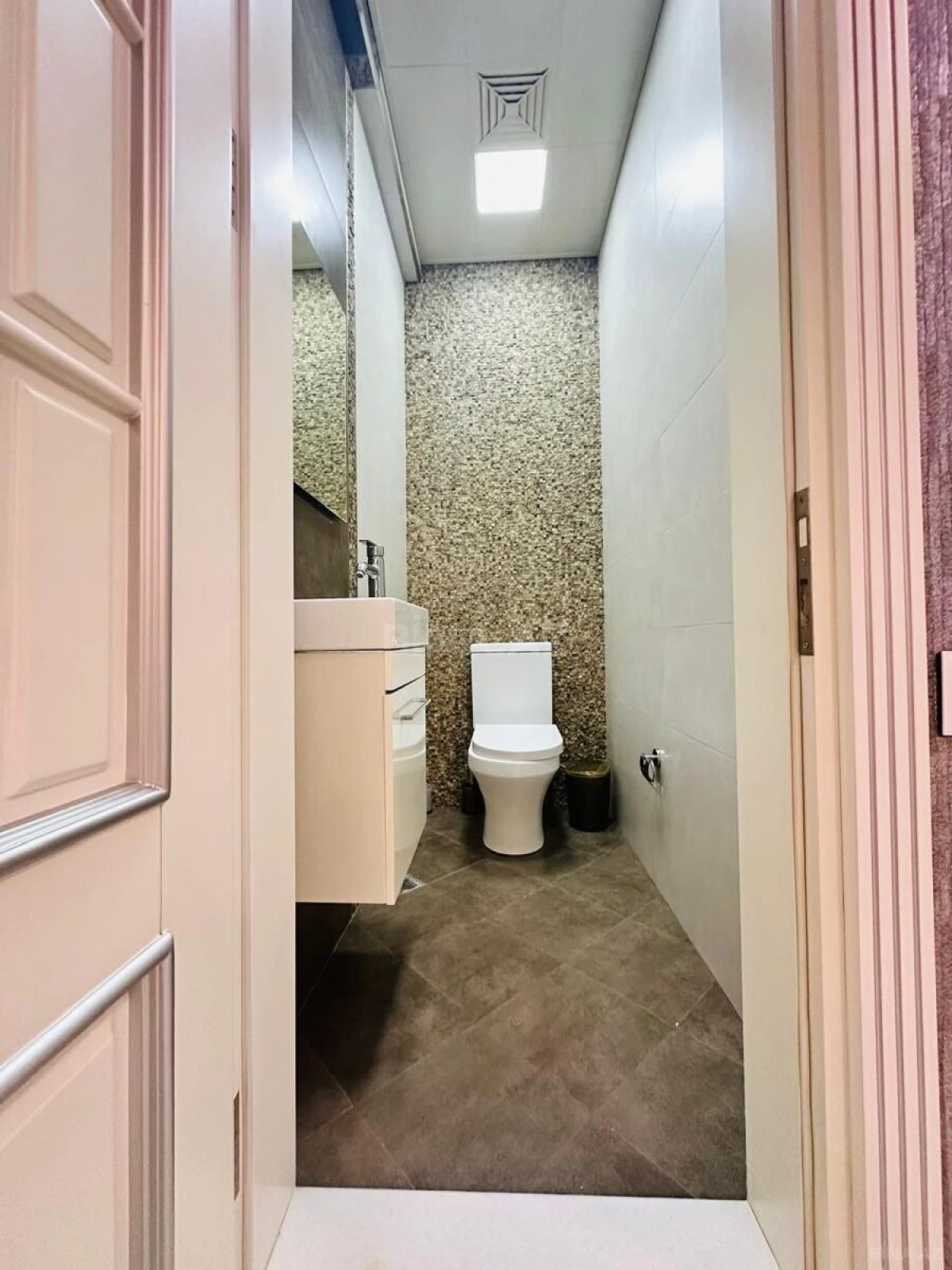 Satılır 3 otaqlı mənzil 168 m²