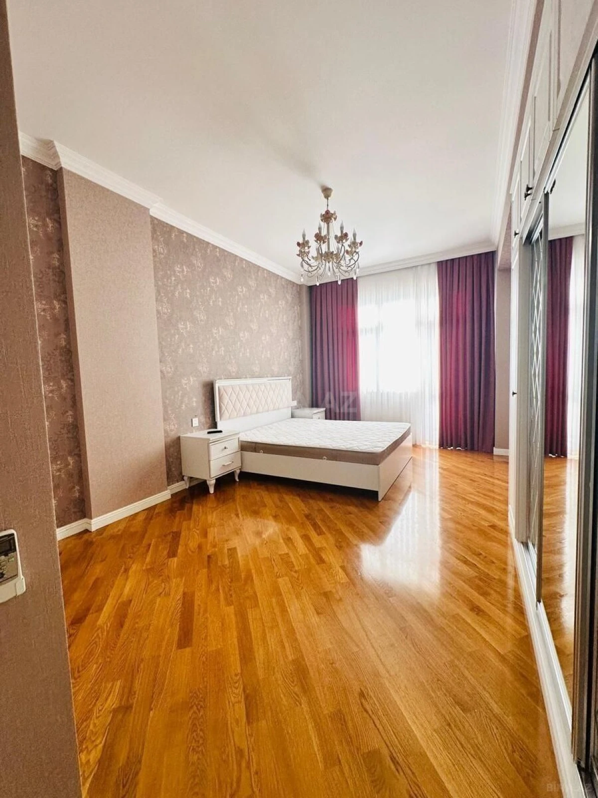Satılır 3 otaqlı mənzil 168 m²