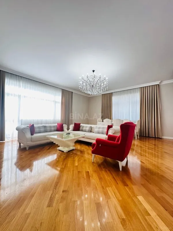 Satılır 3 otaqlı mənzil 168 m²