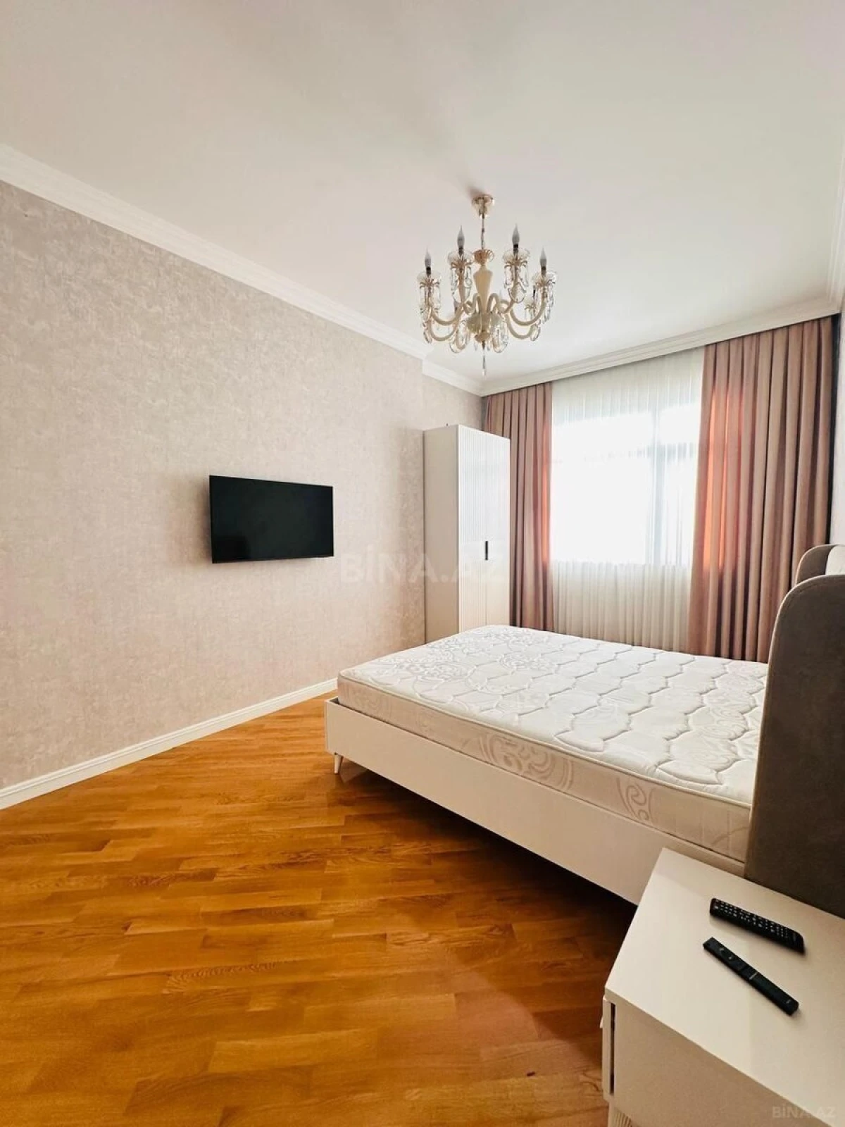 Satılır 3 otaqlı mənzil 168 m²