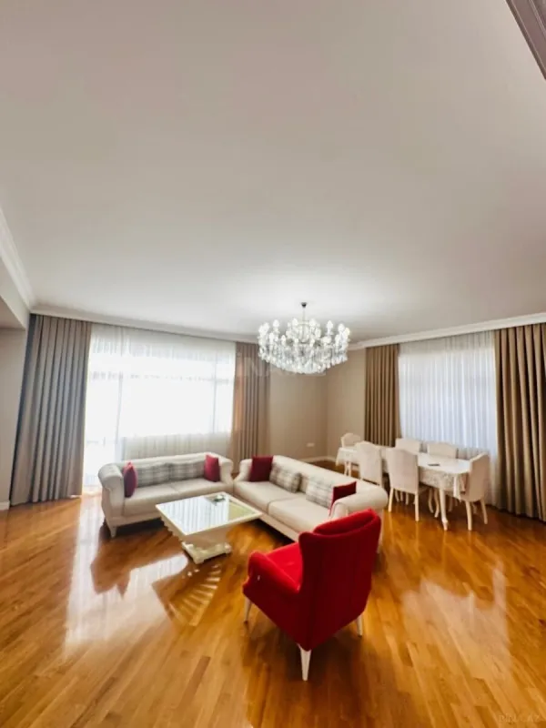 Satılır 3 otaqlı mənzil 168 m²