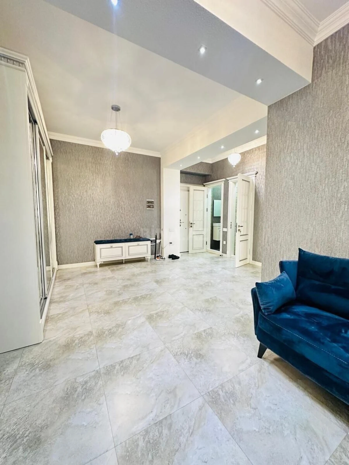 Satılır 3 otaqlı mənzil 168 m²
