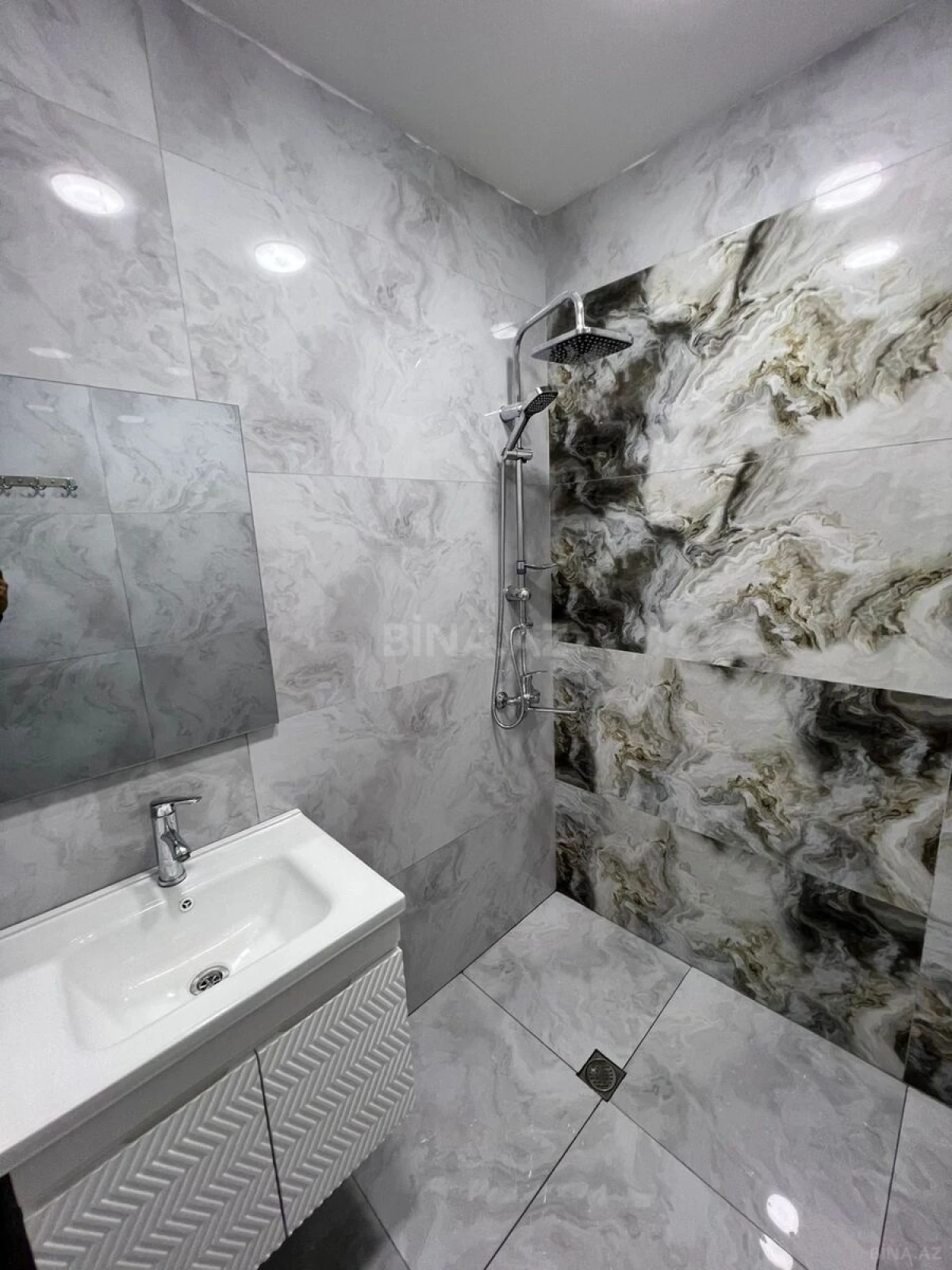 Satılır 2 otaqlı mənzil 58 m²