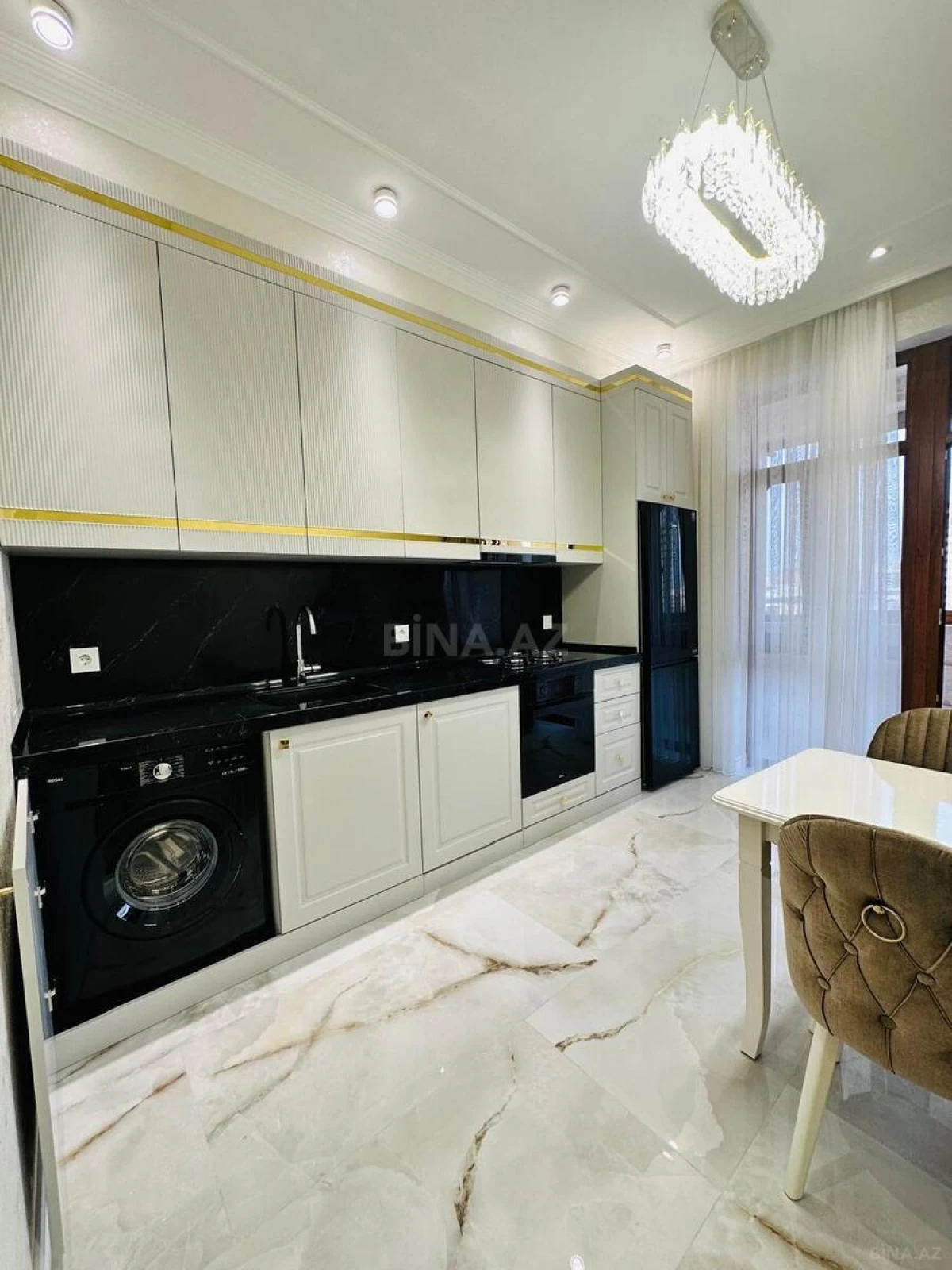 Kirayə verilir 2 otaqlı mənzil 115 m²