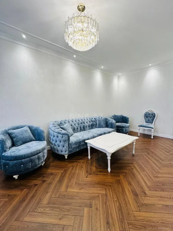 Kirayə verilir 2 otaqlı mənzil 115 m²