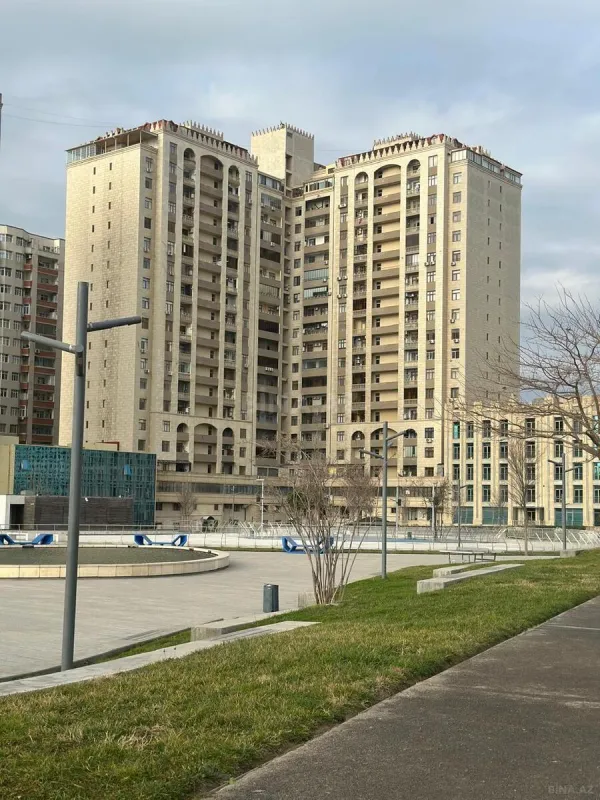 Kirayə verilir 2 otaqlı mənzil 115 m²