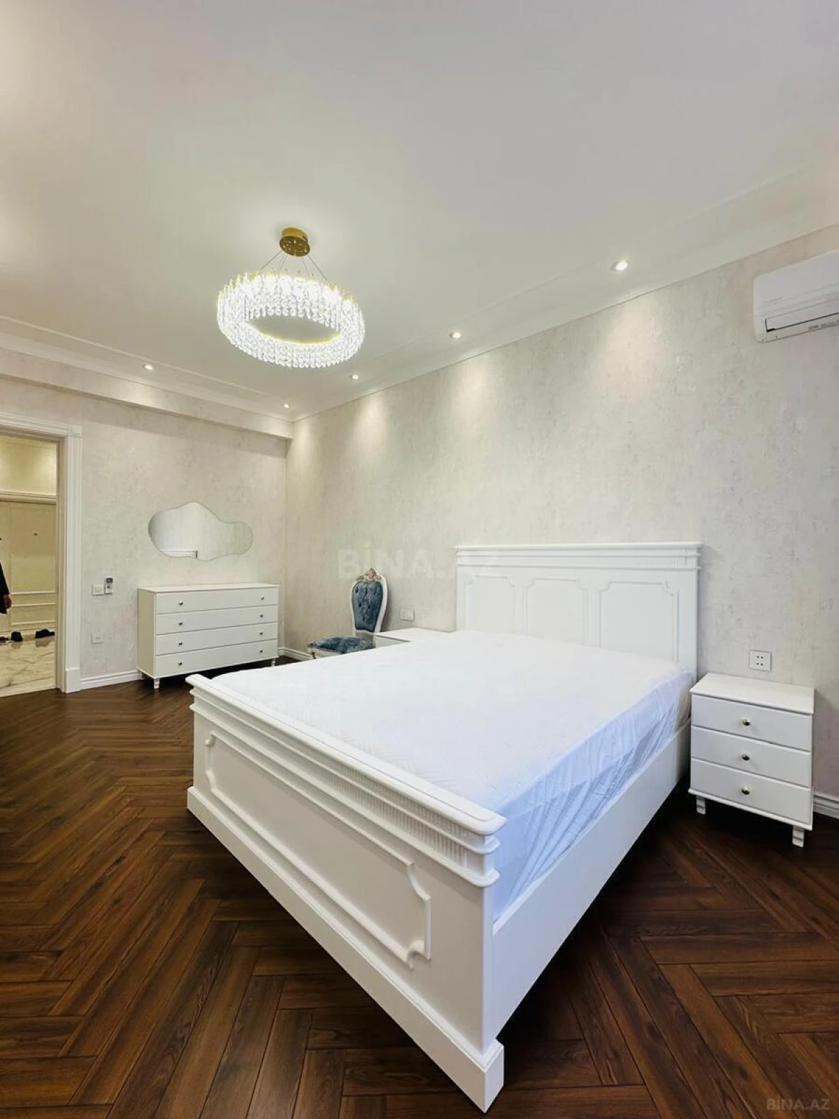 Kirayə verilir 2 otaqlı mənzil 115 m²