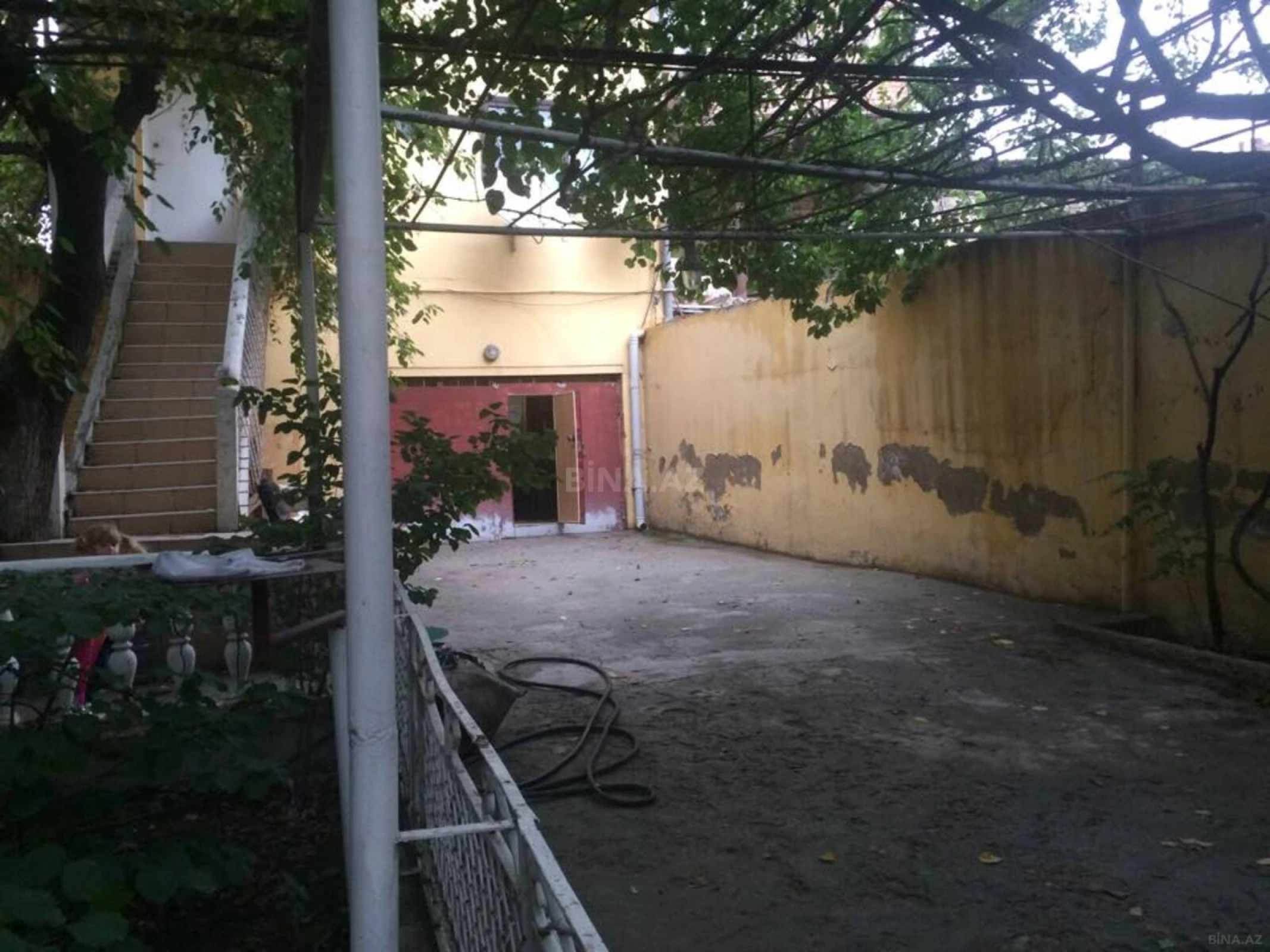 Kirayə verilir 6 otaqlı mənzil 300 m²