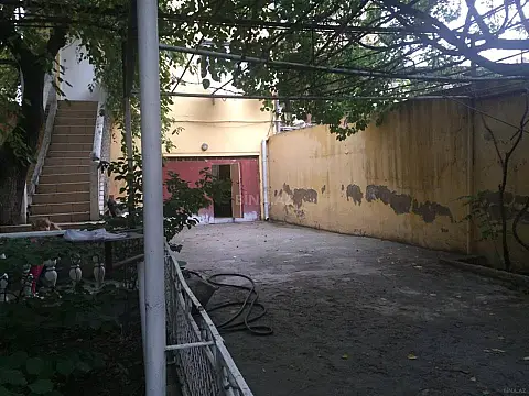 Kirayə verilir 6 otaqlı mənzil 300 m²