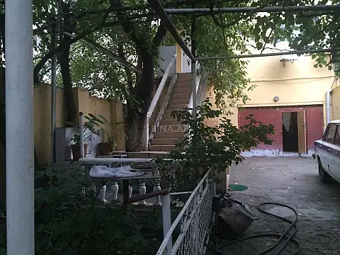 Kirayə verilir 6 otaqlı mənzil 300 m²