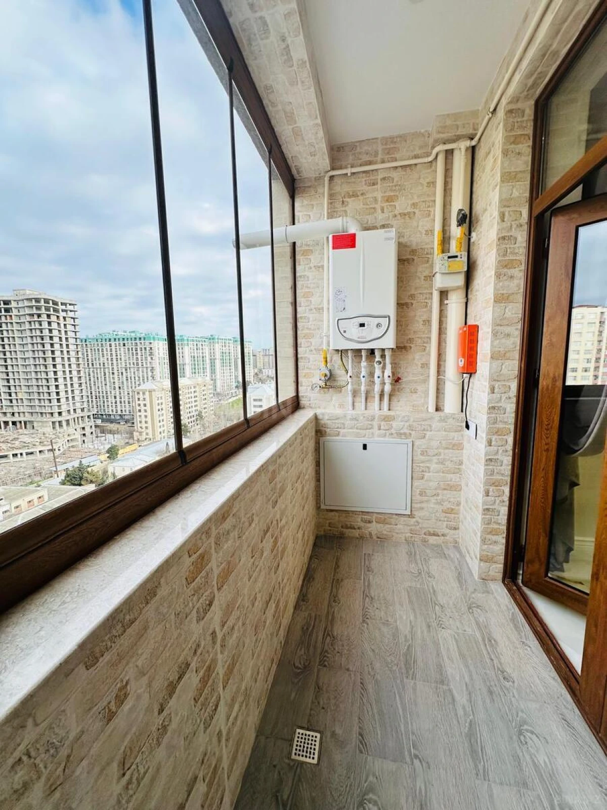 Satılır 2 otaqlı mənzil 115 m²