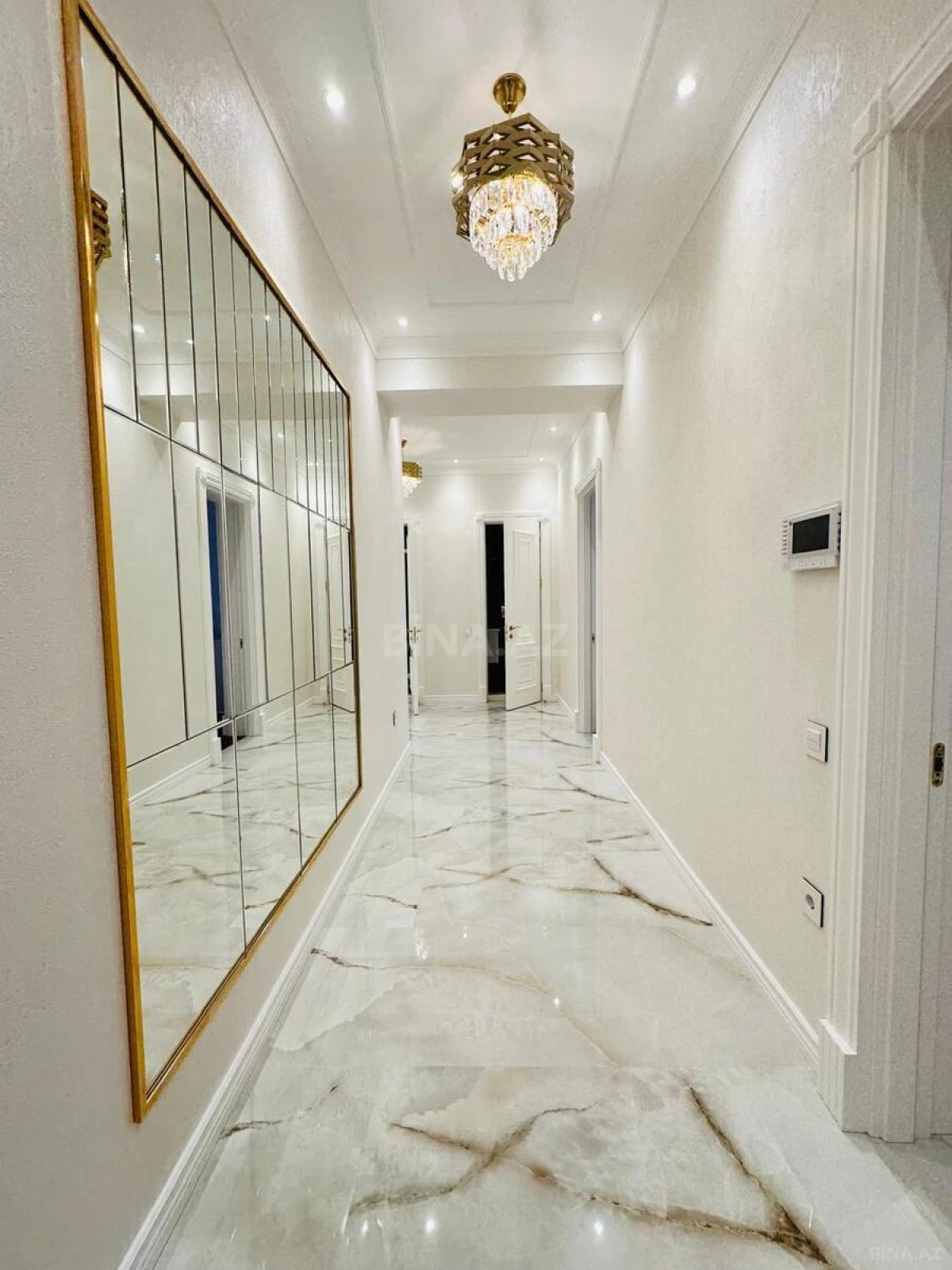 Satılır 2 otaqlı mənzil 115 m²