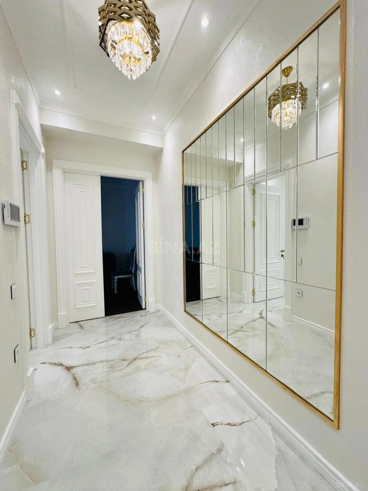 Satılır 2 otaqlı mənzil 115 m²