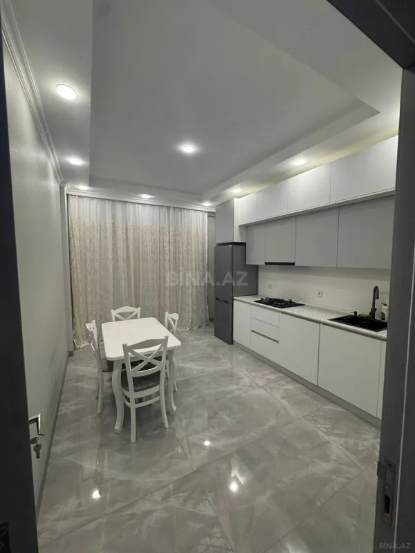 Kirayə verilir 2 otaqlı mənzil 90 m²