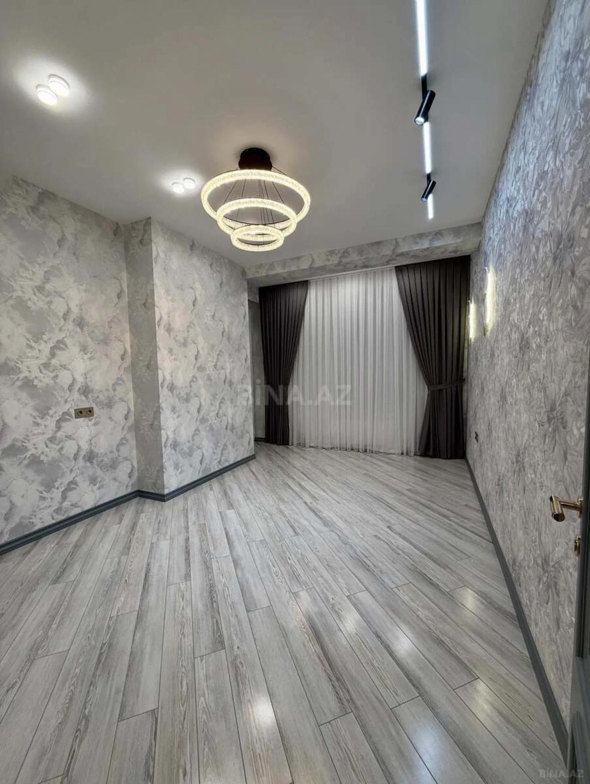 Satılır 3 otaqlı mənzil 94 m²