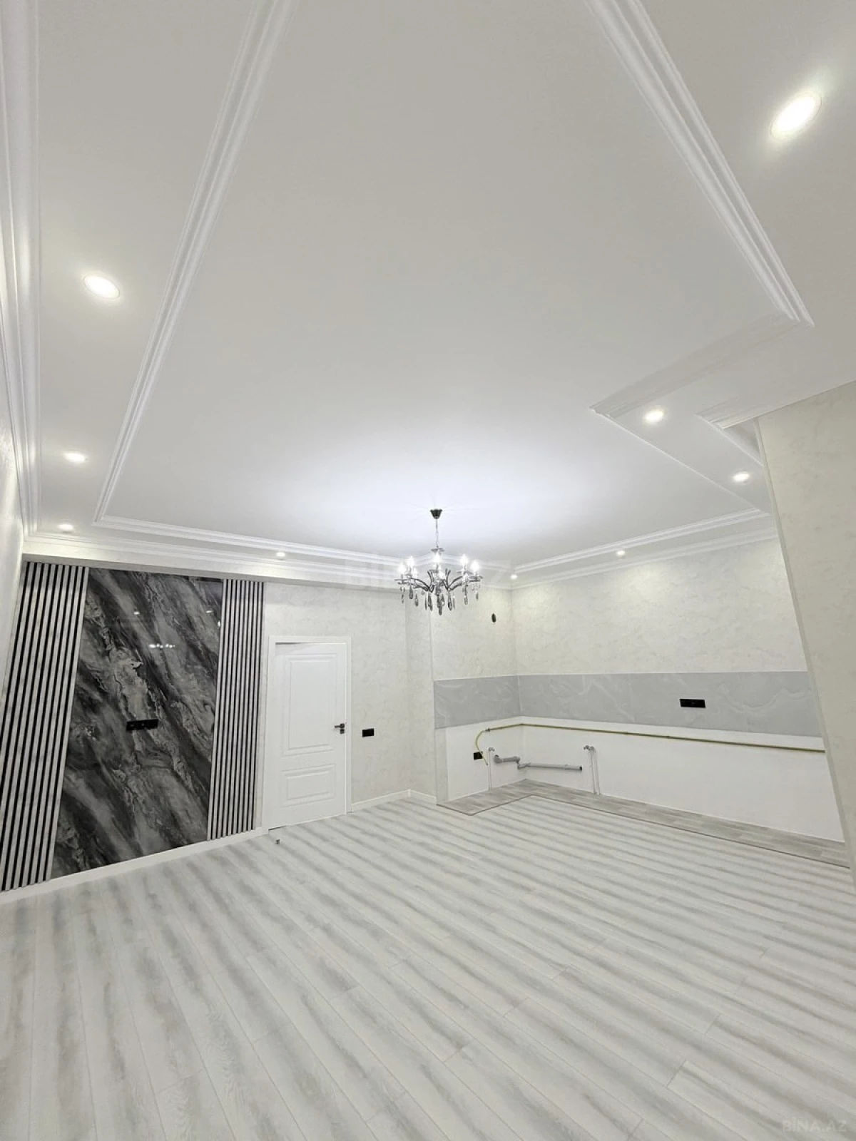 Satılır 2 otaqlı mənzil 82 m²
