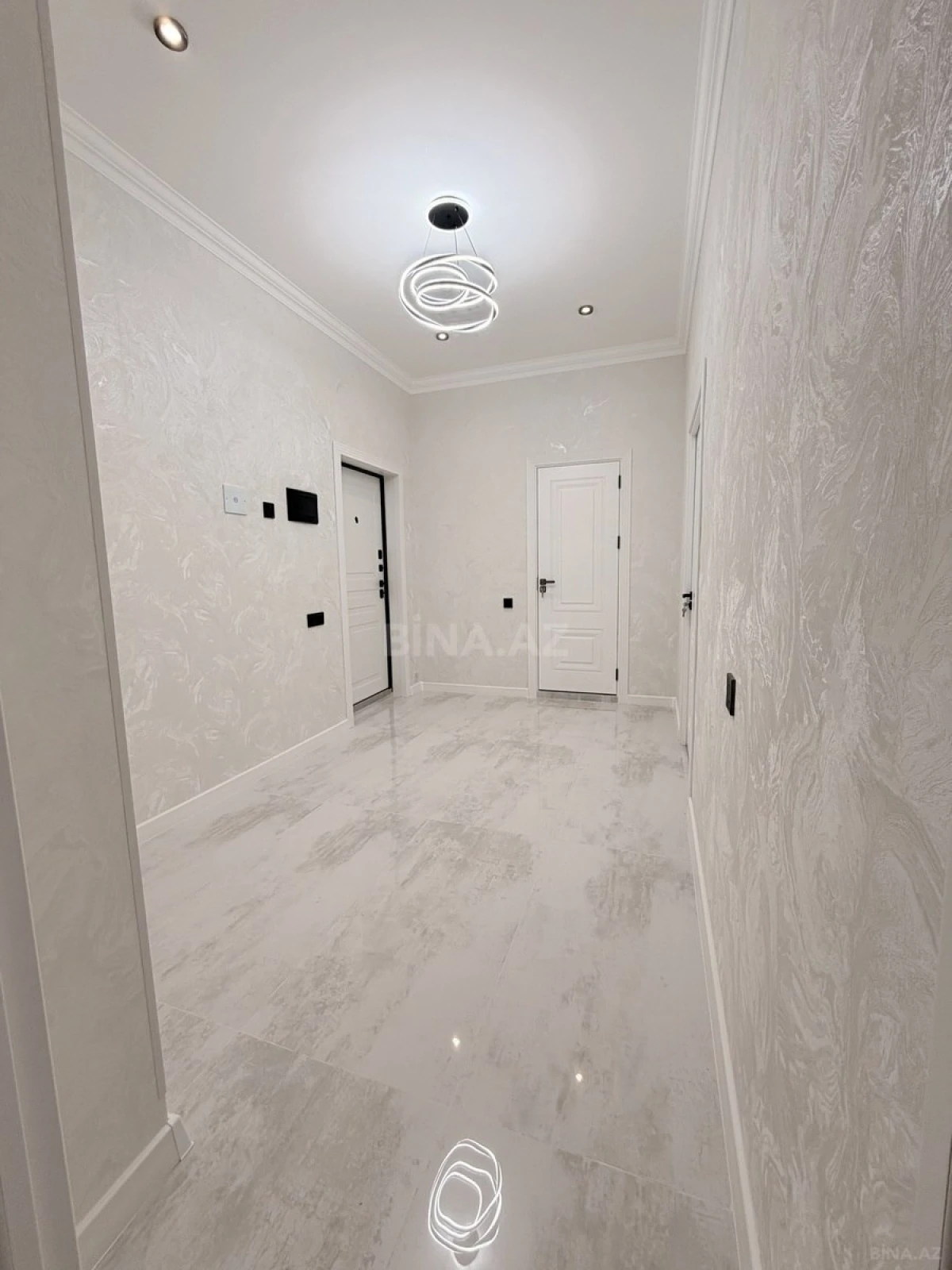 Satılır 2 otaqlı mənzil 82 m²