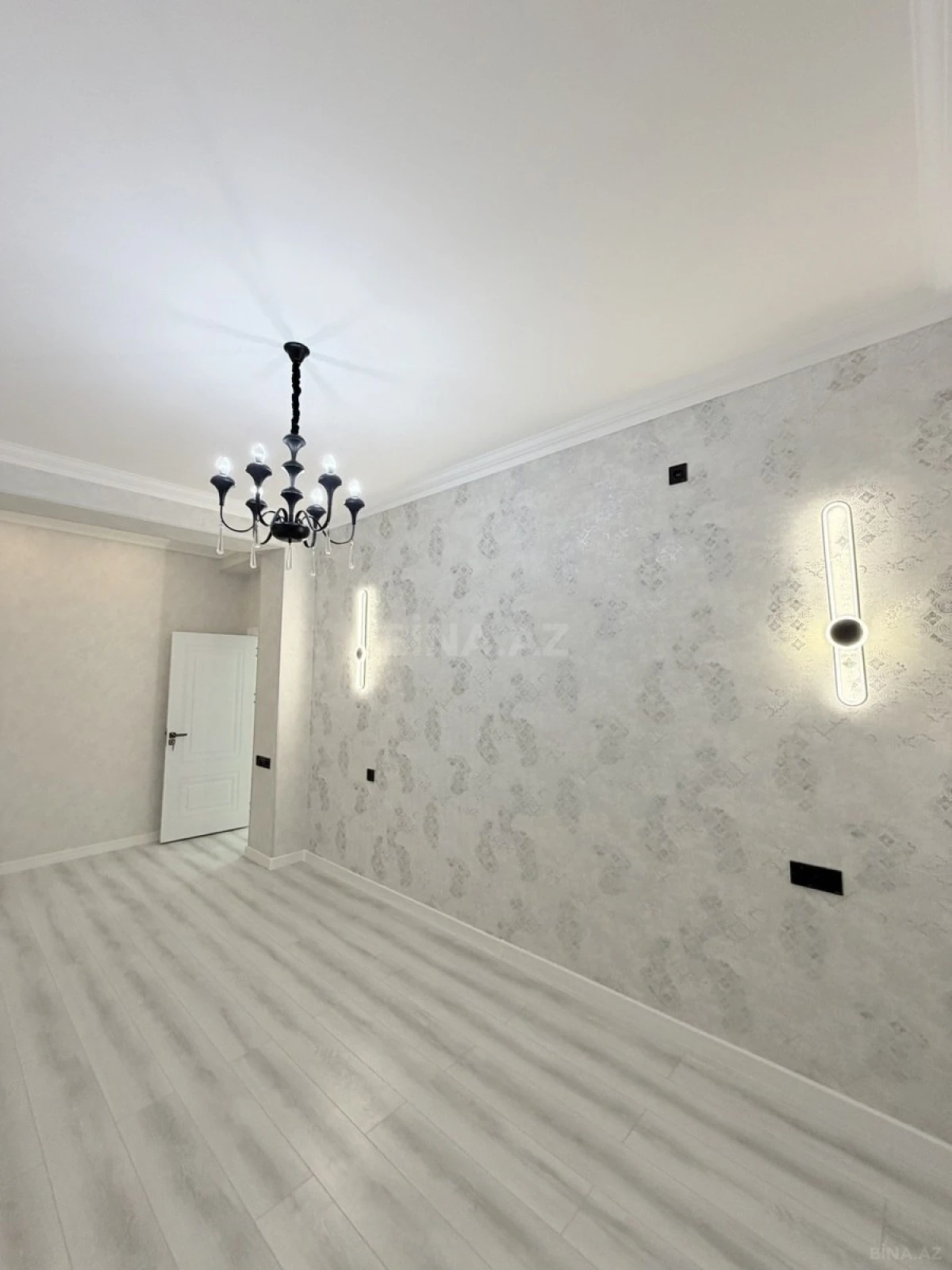 Satılır 2 otaqlı mənzil 82 m²