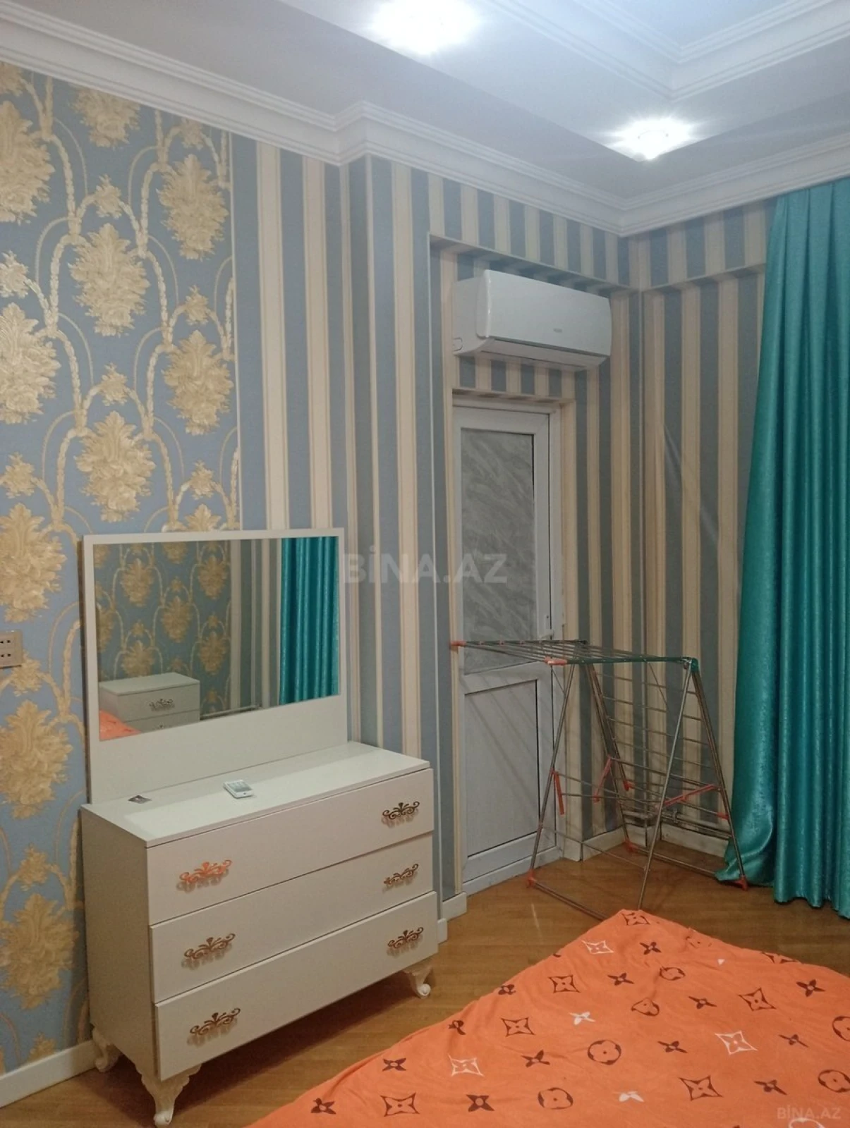 Kirayə verilir 2 otaqlı mənzil 80 m²