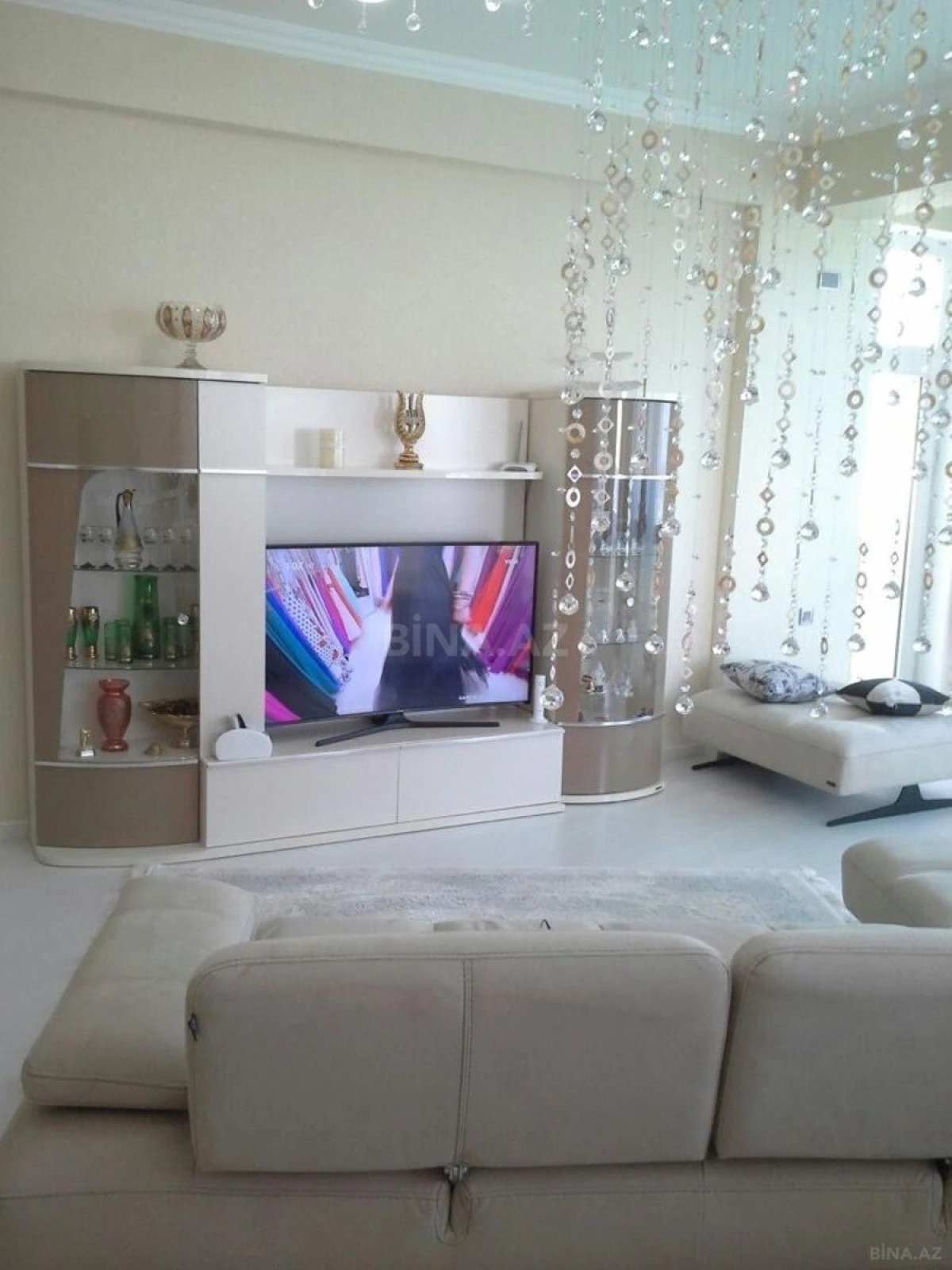 Kirayə verilir 2 otaqlı mənzil 90 m²