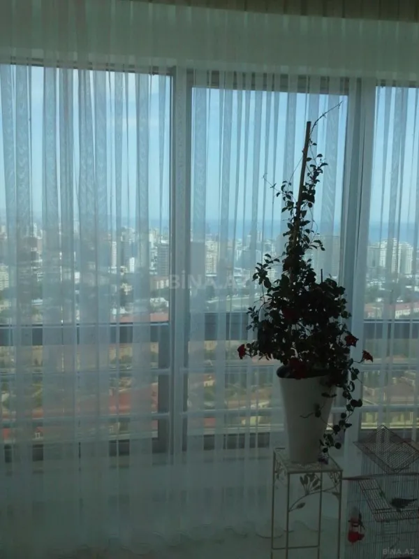 Kirayə verilir 2 otaqlı mənzil 90 m²