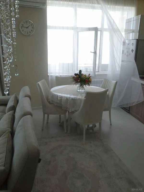 Kirayə verilir 2 otaqlı mənzil 90 m²