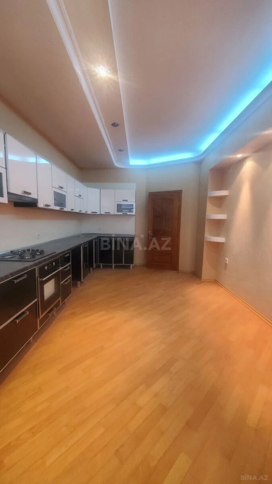 Satılır 4 otaqlı mənzil 164 m²