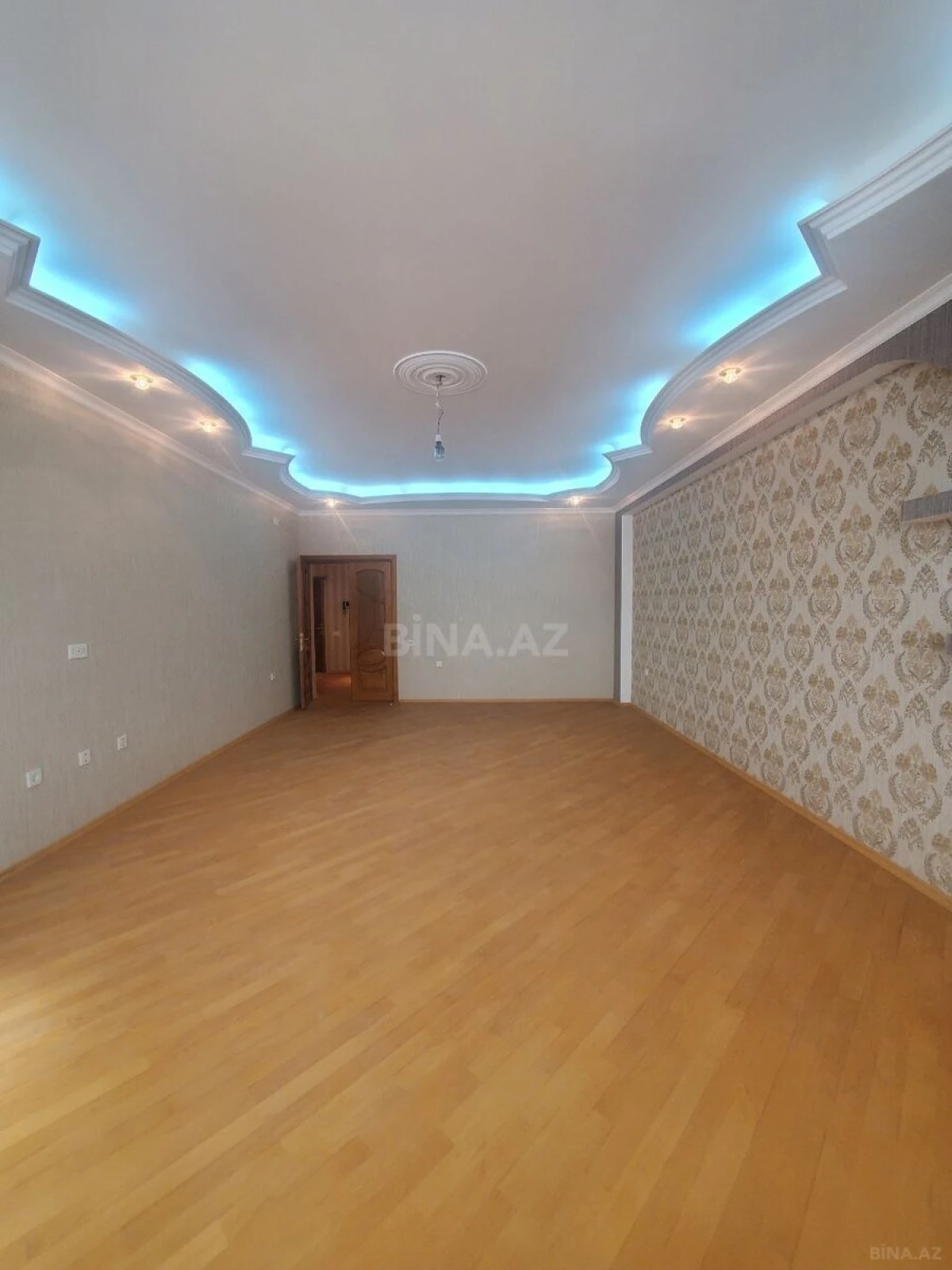 Satılır 4 otaqlı mənzil 164 m²