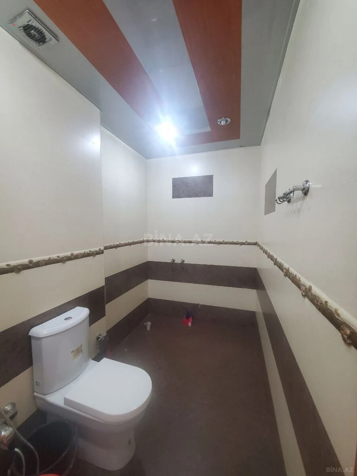 Satılır 4 otaqlı mənzil 164 m²
