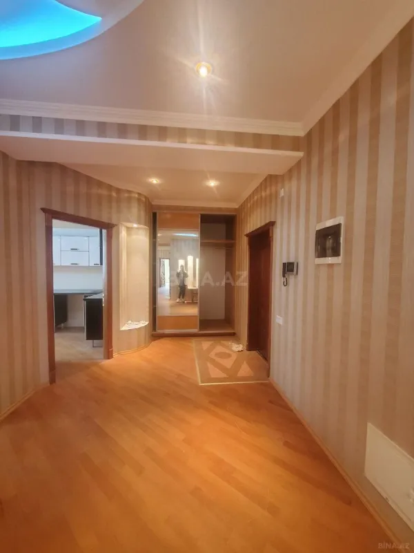 Satılır 4 otaqlı mənzil 164 m²
