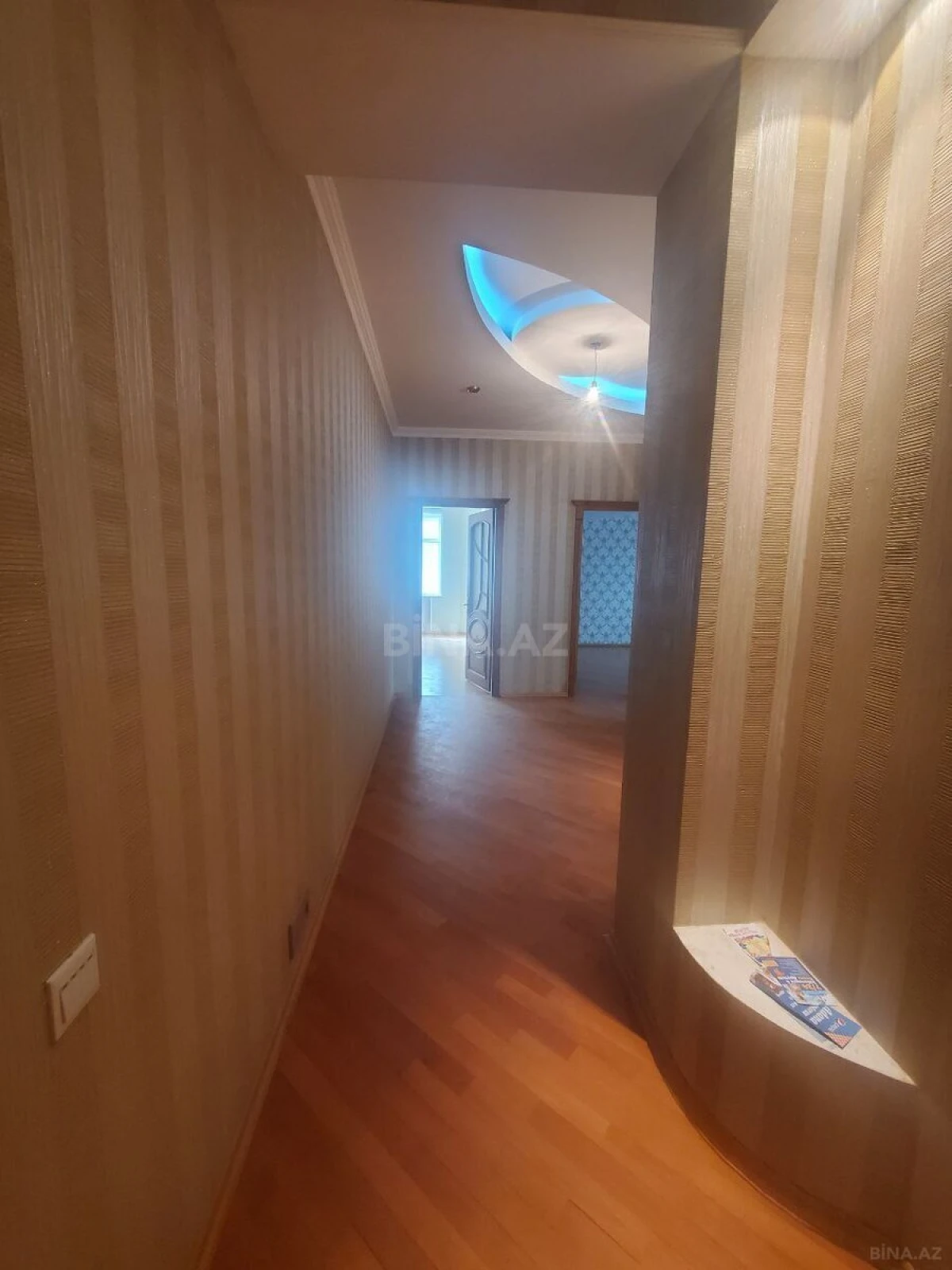 Satılır 4 otaqlı mənzil 164 m²