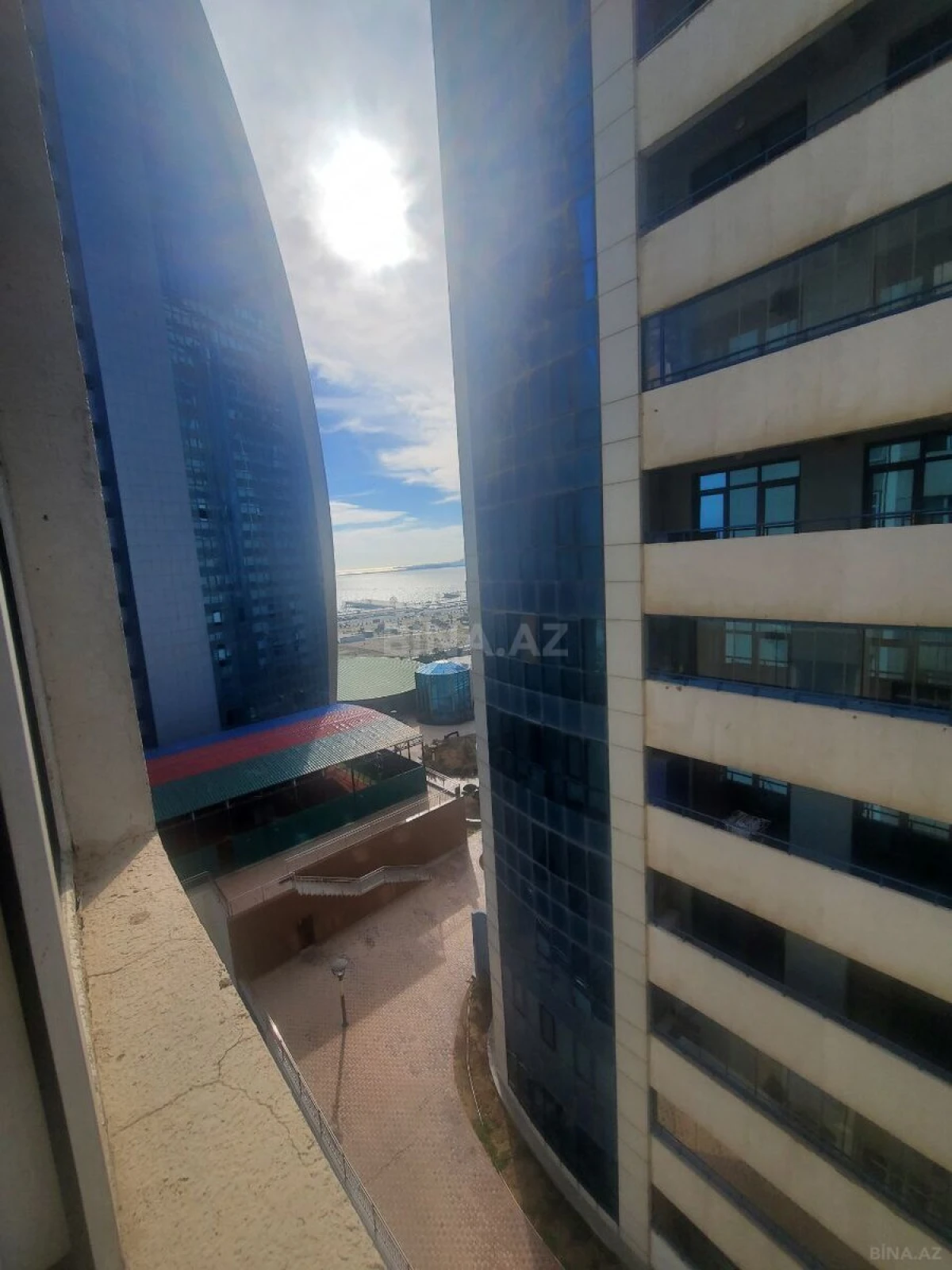 Satılır 4 otaqlı mənzil 164 m²