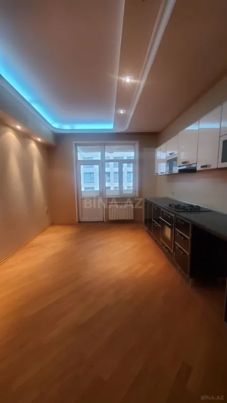 Satılır 4 otaqlı mənzil 164 m²
